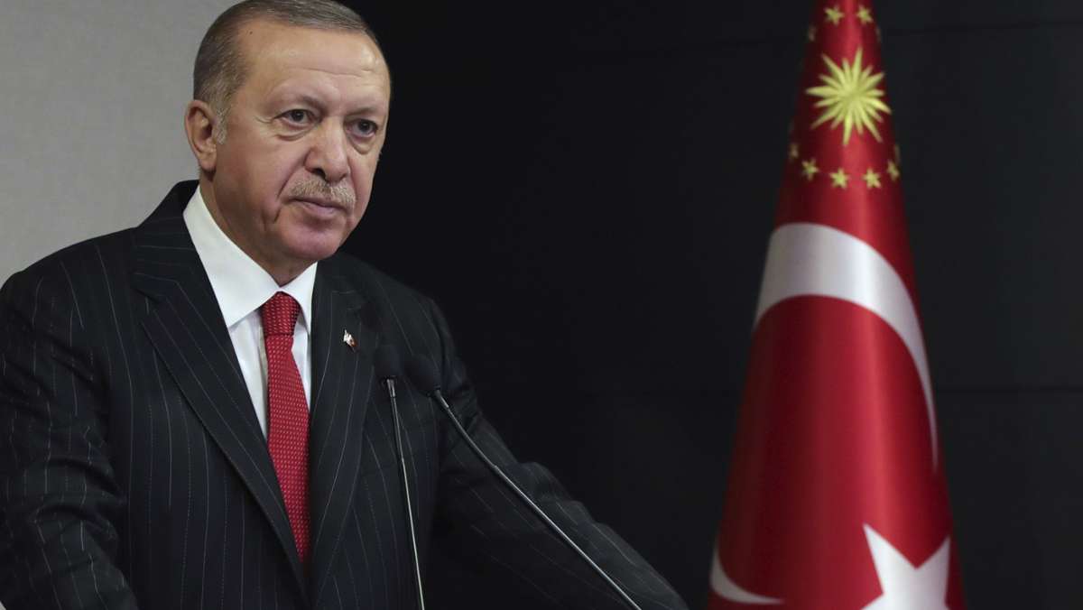  Im Ausland wird der türkische Präsident weiter als mächtiger Mann wahrgenommen, doch seine Macht bröckelt. Im Lauf der Jahre hat er sich viele Gegner geschaffen. Sein Glück ist, dass diese untereinander zerstritten sind. 