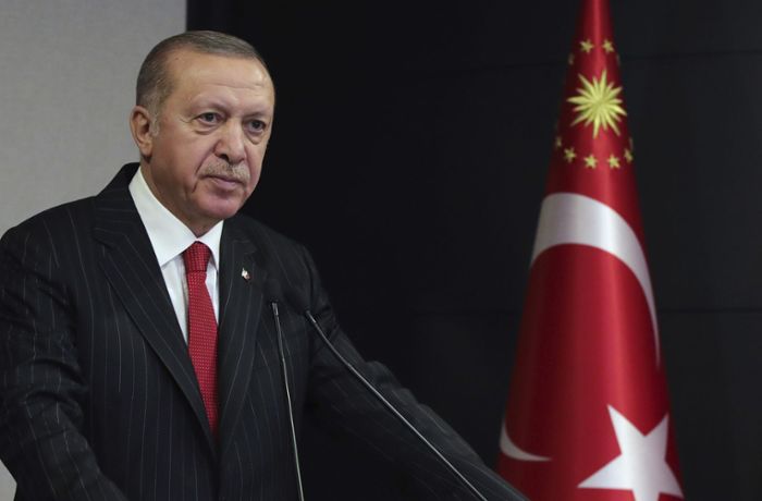 Erdogan steht mit dem Rücken zur Wand