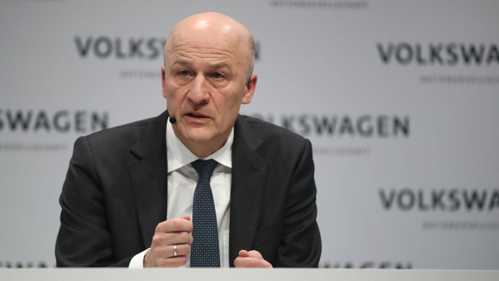 Für Konzernchef Matthias Müller zahlt sich das Rekordergebnis bei Volkswagen kräftig aus. Heftige Kritik mit Blick auf die hohe Vergütung gibt es aus den Reihen mehrerer Parteien. 