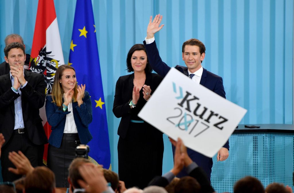 Sebastian Kurz lässt sich von seinen Anhängern feiern. Der Außenminister von der ÖVP hat die Wahl deutlich gewonnen.