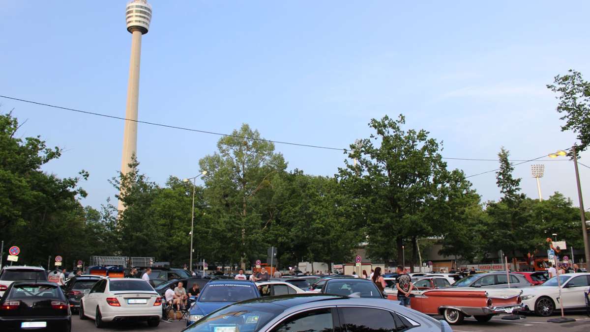  Am Wochenende treffen sich Hunderte Autotuner unterm Fernsehturm in Stuttgart. Ihre Notdurft verrichten viele mangels Toiletten wild – auch auf fremden Grundstücken. Den Anwohnern stinkt das. 