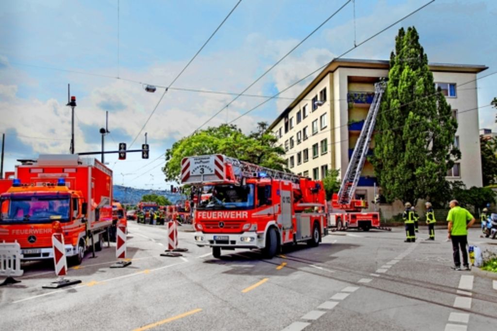 Großeinsatz in der Nordbahnhofstraße: die Feuerwehr war mit vier Löschzügen und 74 Feuerwehrleuten im Einsatz