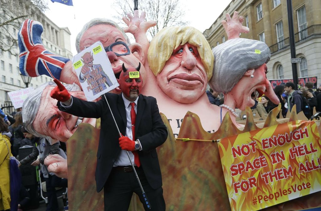 Mit Witz und Wut: In London demonstrieren Hunderttausende gegen den Brexit.