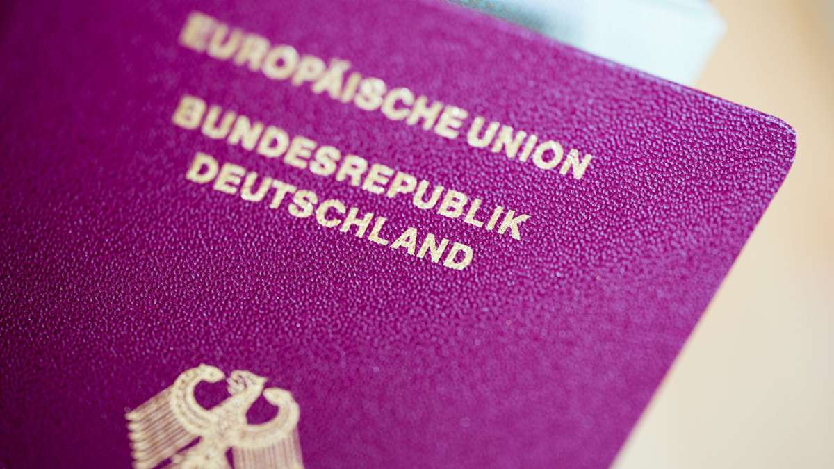 Einbürgerung: Schneller zum deutschen Pass: Bundestag stimmt für Reform