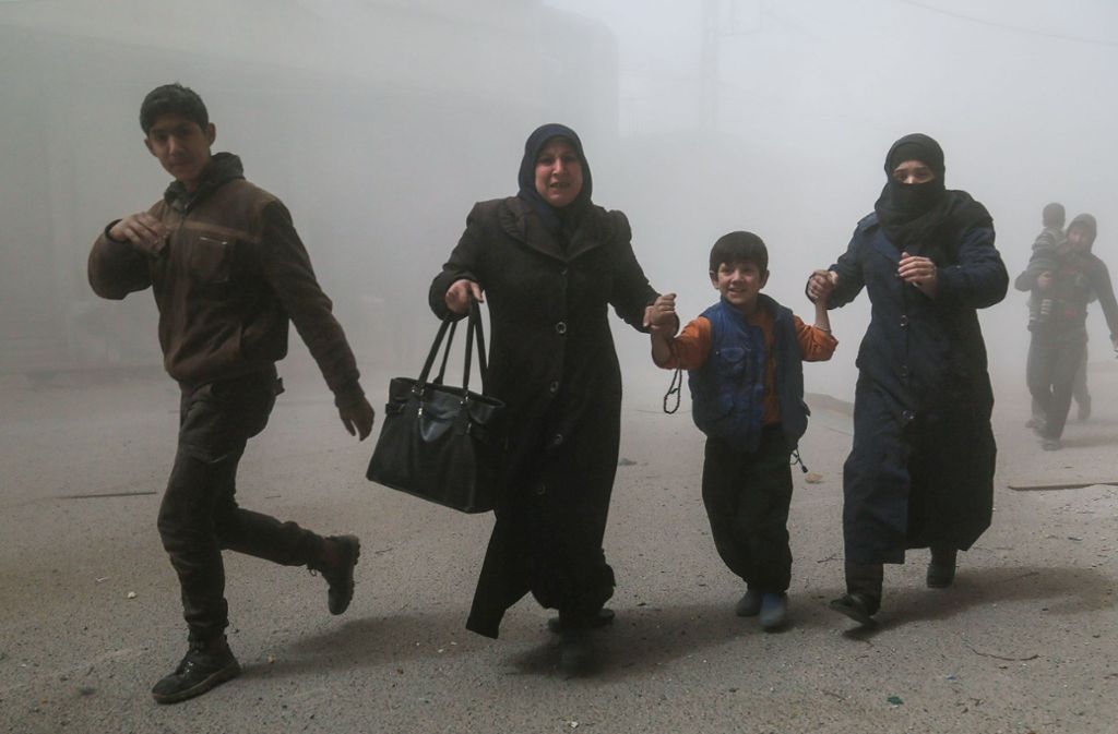 Das syrische Regime hatte 2013 nach einem schweren Giftgasangriff im Umland von Damaskus mit 1400 Toten alle seine Chemiewaffenbestände an internationale Kontrolleure ausgehändigt.