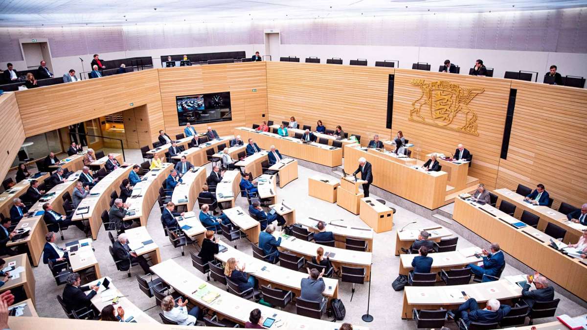  Im Landtag von Baden-Württemberg ist nur ein Viertel der Abgeordneten weiblich. Männerdominanz herrscht auch unter den aufgestellten Kandidaten – ein Wahlkreis fällt dabei besonders negativ auf. 