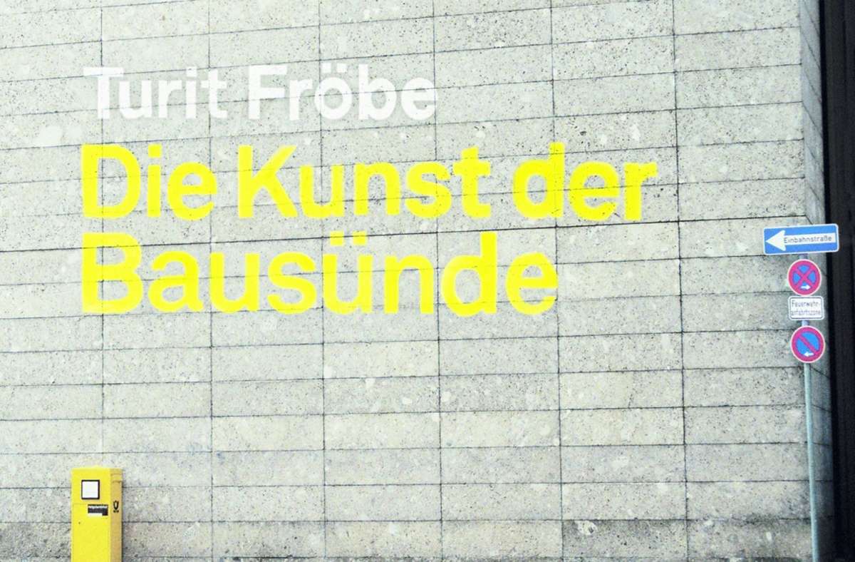 Turit Fröbe: Die Kunst der Bausünde. Neuausgabe. DuMont Buchverlag, Köln. 184 Seiten, 20 Euro.