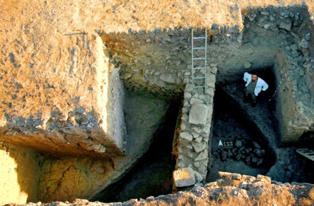 In vier Metern Triefe liegt ein 3500 Jahre alter Schutzgraben Foto: dpa