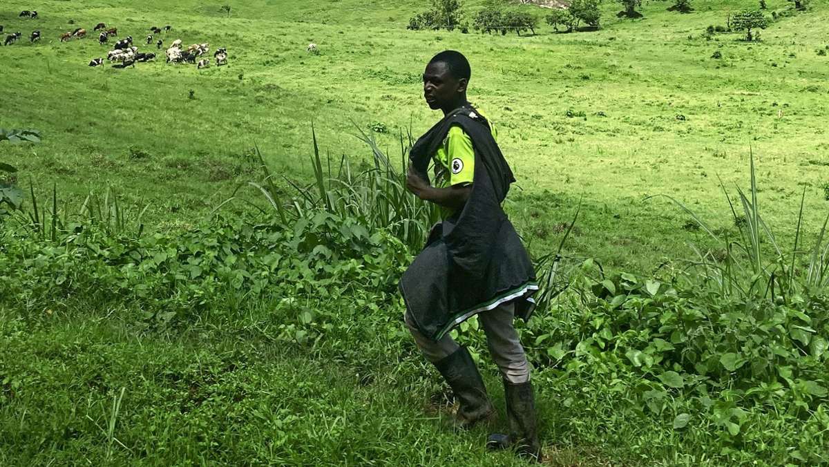  Straßenszenen aus Uganda: Im Jeep auf dem Weg zu den berühmten wilden Tieren des ostafrikanischen Landes wird man nicht nur ordentlich durchgeschüttelt, sondern begegnet auch vielen freundlichen Menschen 