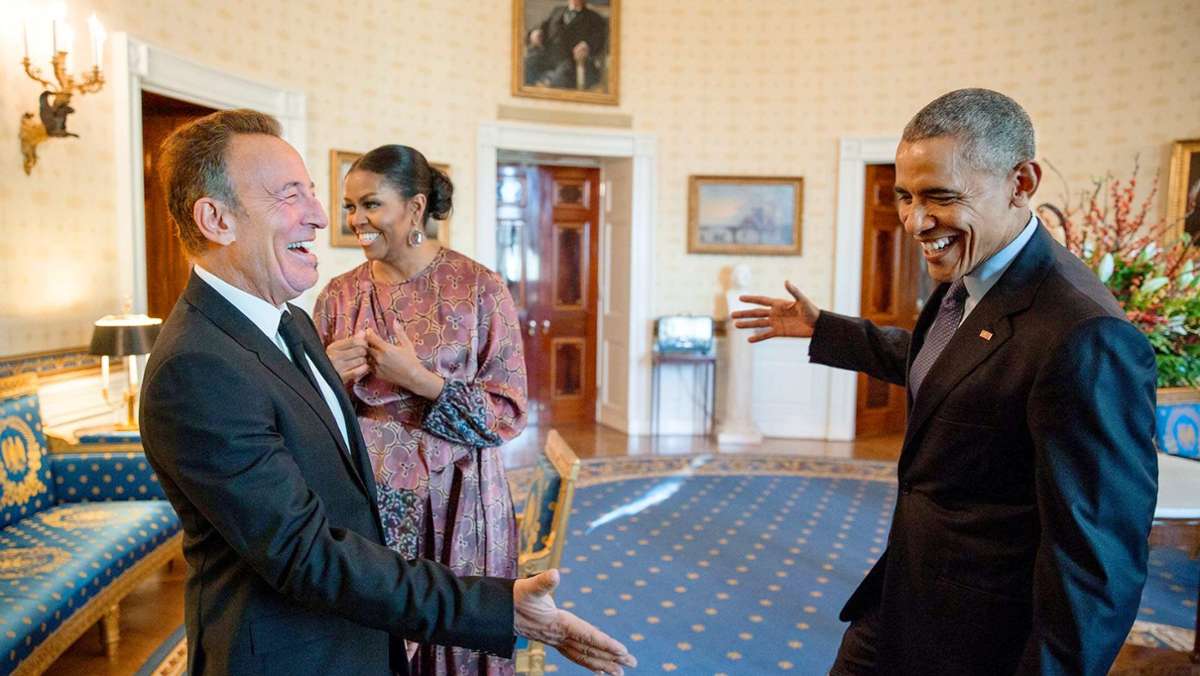  Ex-Präsident trifft Rockstar: Im Spotify-Podcast reden Barack Obama und Bruce Springsteen über ihre Vorstellungen von Amerika. 