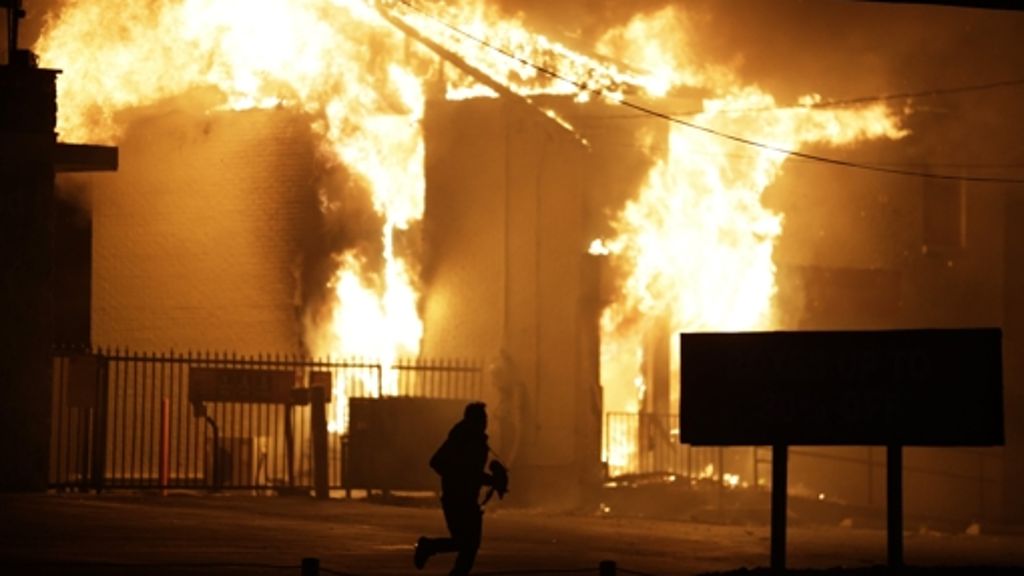 Krawalle in US-Stadt Ferguson: Friedliche Proteste schlagen in Gewaltexzesse um