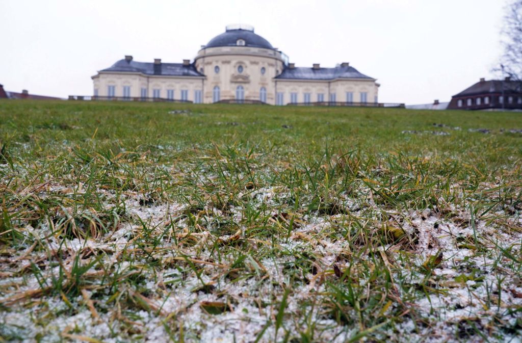 Bereits nach wenigen Stunden schmolz der Schnee auch am Schloss Solitude wieder dahin.