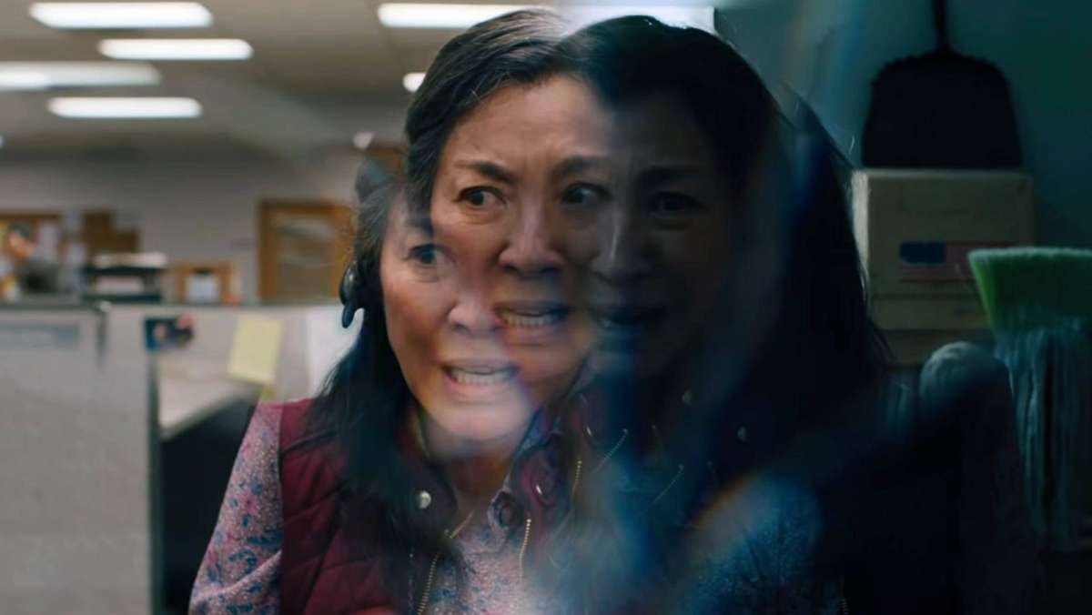 Kinohit: „Everything everywhere all at once“: Michelle Yeoh in parallelen Realitäten