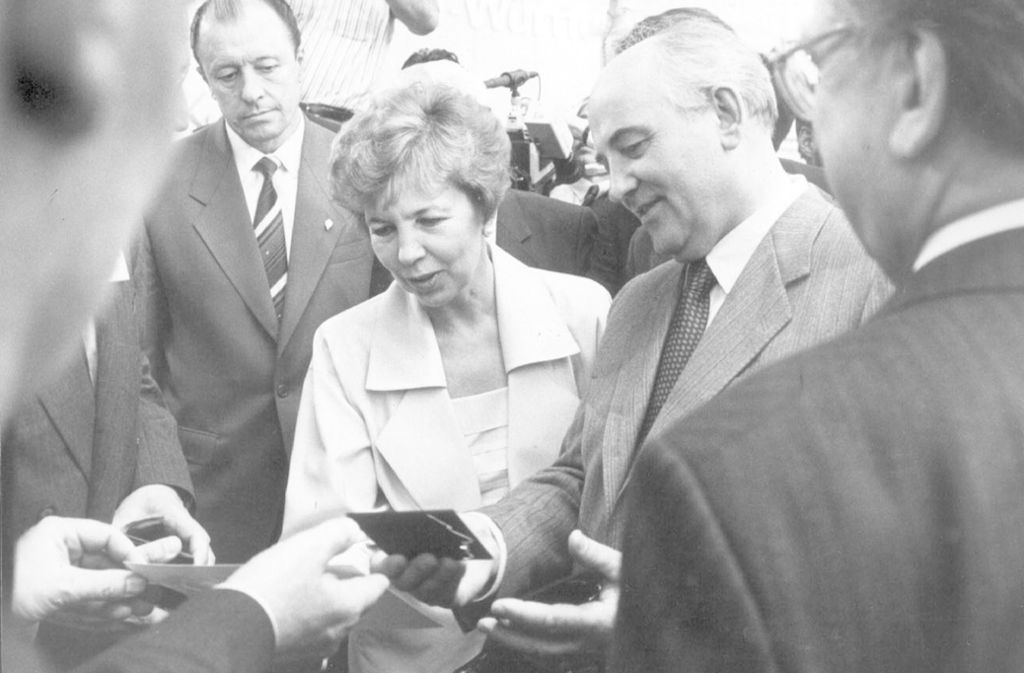 Raissa und Michail Gorbatschow beim Staatsbesuch 1989 in Stuttgart.