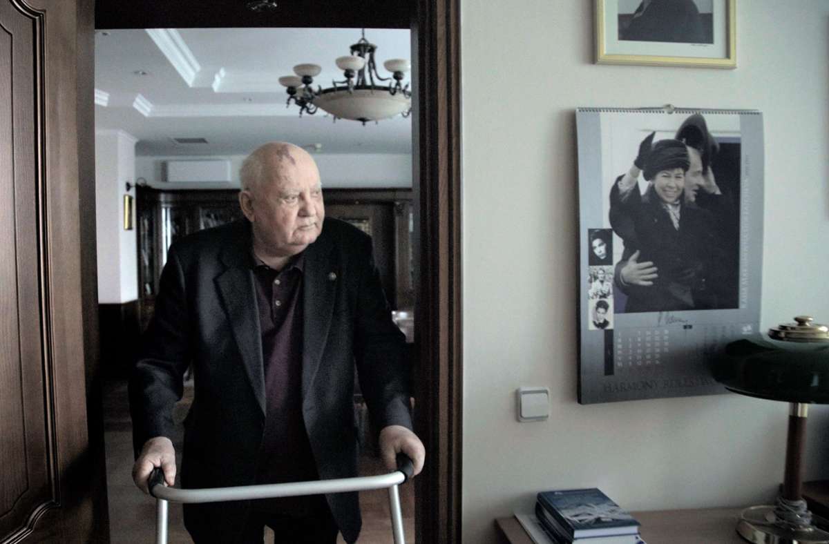 Ohne Rollator geht nichts mehr: der 90-jährige Michail Gorbatschow