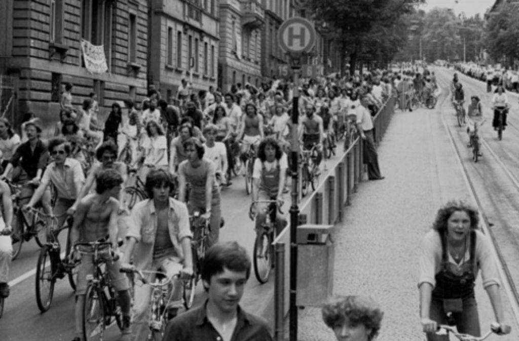 Fahrraddemo in der Hohenheimer Straße in Stuttgart im Jahr 1979.