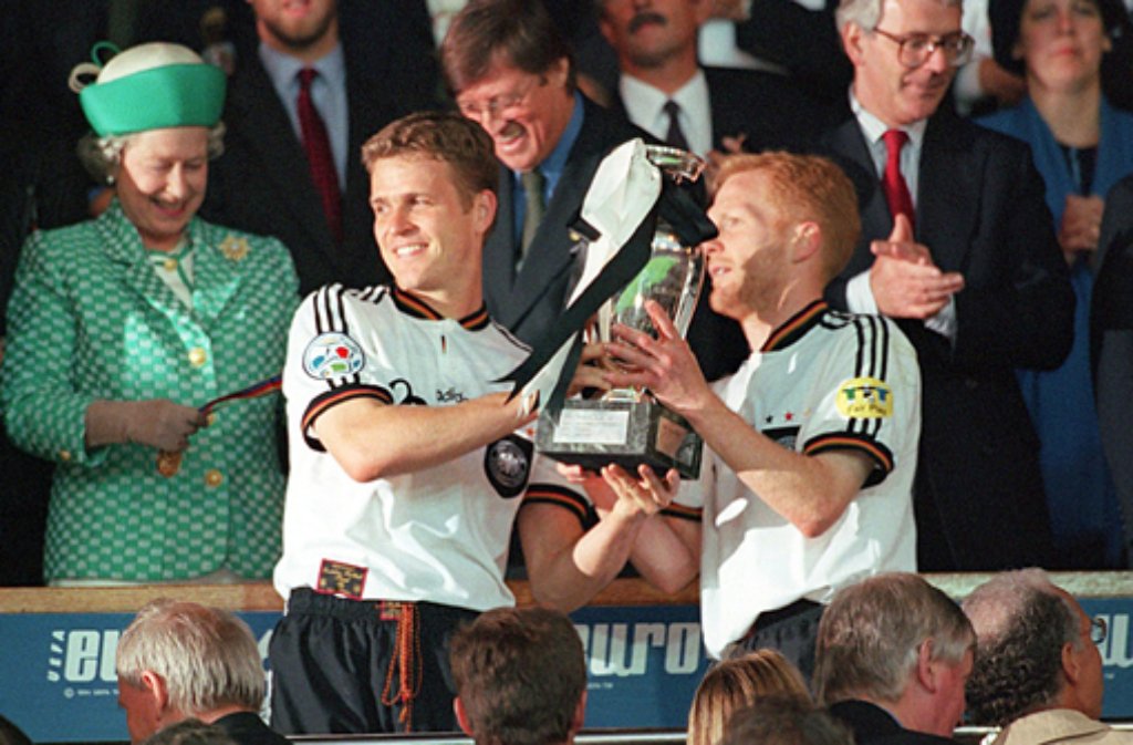 Der bislang letzte Deutsche, der zu Europas Fußballer des Jahres gekürt wurde, ist Matthias Sammer (Borussia Dortmund, rechts) im Jahr 1996.