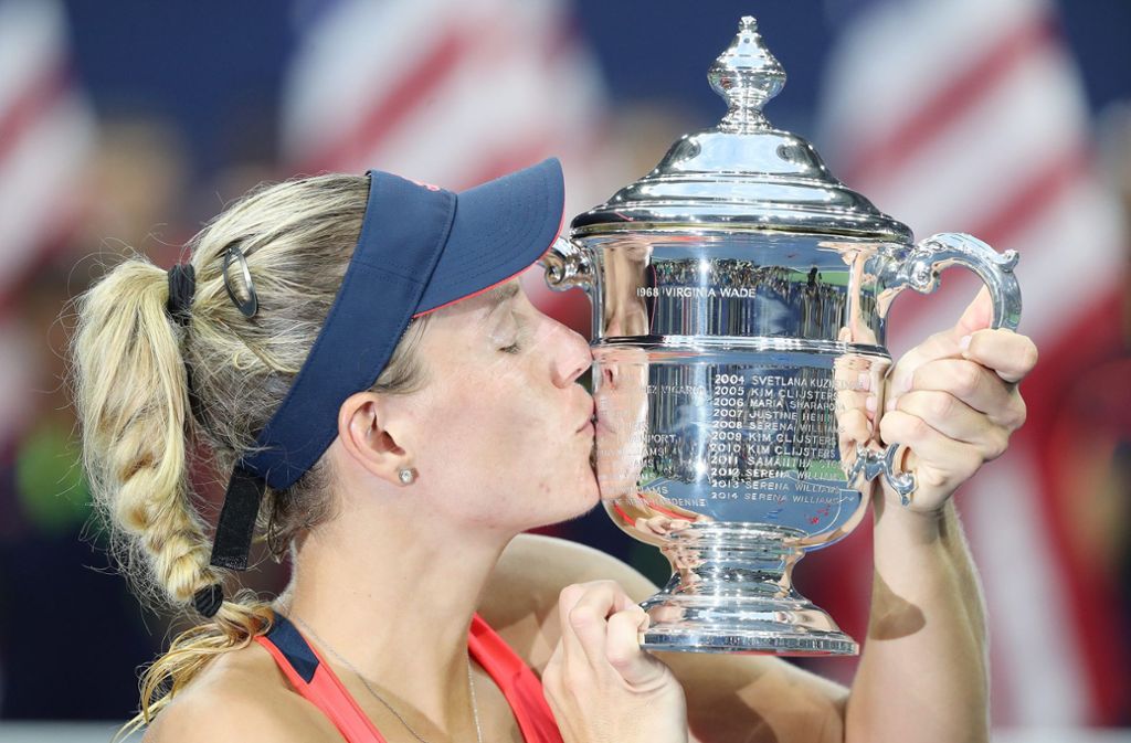 Oh Angie! Angelique Kerber hat Tennis-Deutschland wieder wach geküsst und an gute alte Zeiten erinnert – damals, als der Star noch Steffi Graf hieß. Kerber gewann 2016 die Australien Open und die US Open und setzte sich auf Platz eins in der Weltrangliste. Da war das Silber in Rio nur ein winziger Ausrutschter.