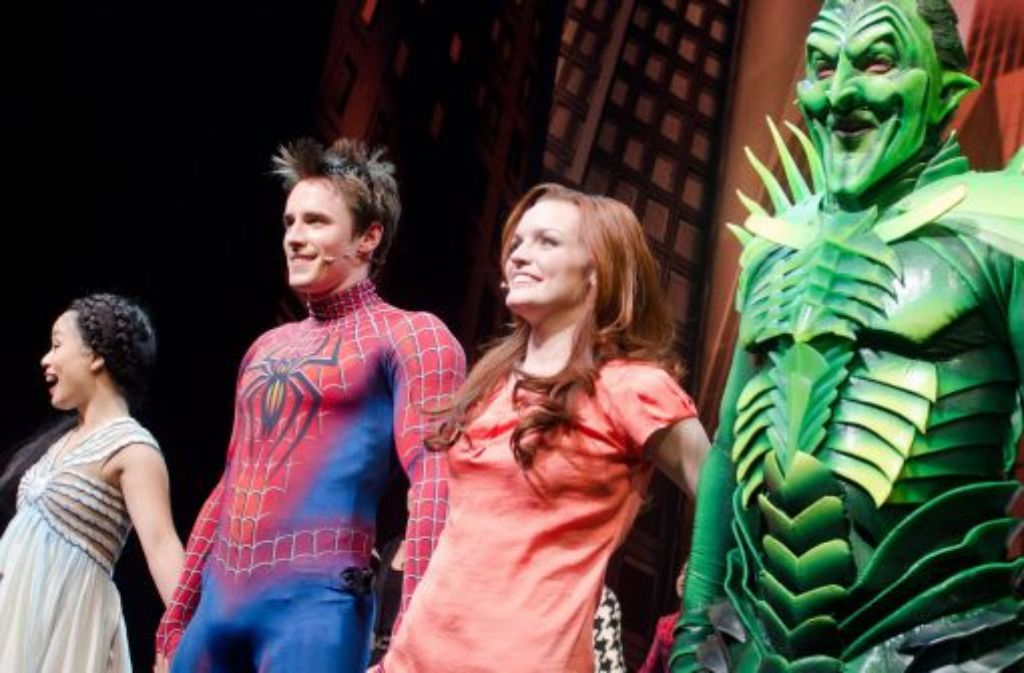 Die Darsteller des "Spiderman"-Musicals nach der Premiere.