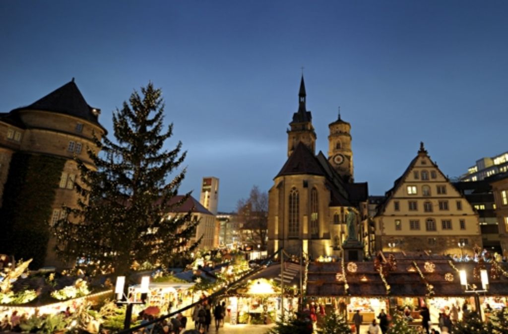 Der Stuttgarter Weihnachtsmarkt gehört zu den ältesten Europas. 1692 wurde er zum ersten Mal urkundlich erwähnt. Er besteht aber vermutlich schon seit Beginn des 16. Jahrhunderts.