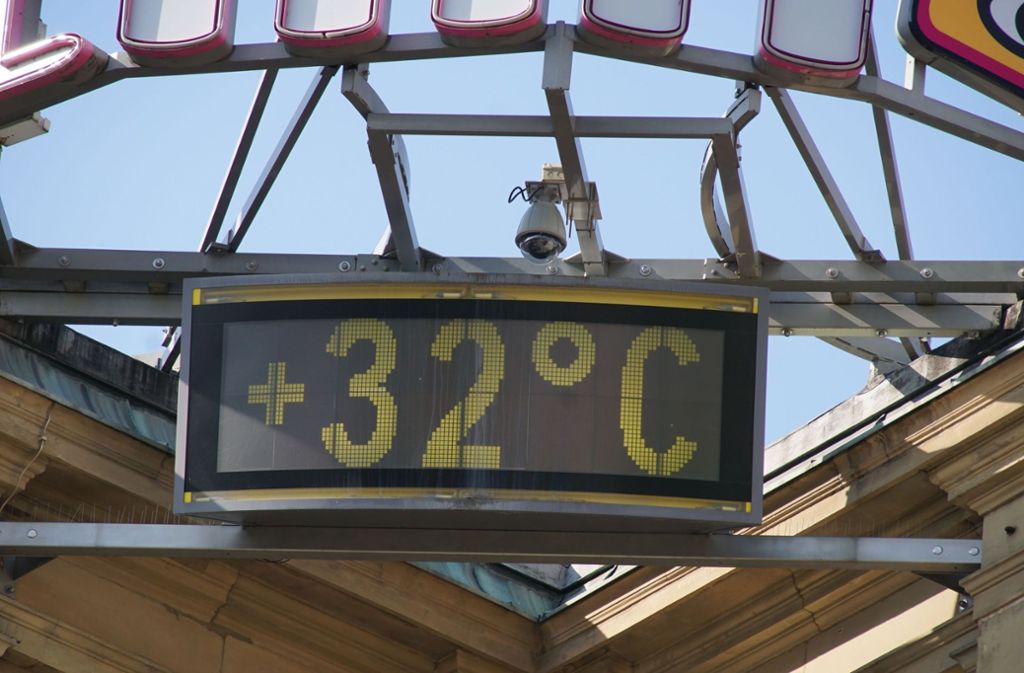32 Grad zeigte das Thermometer in der Stuttgarter Innenstadt am Freitag an.