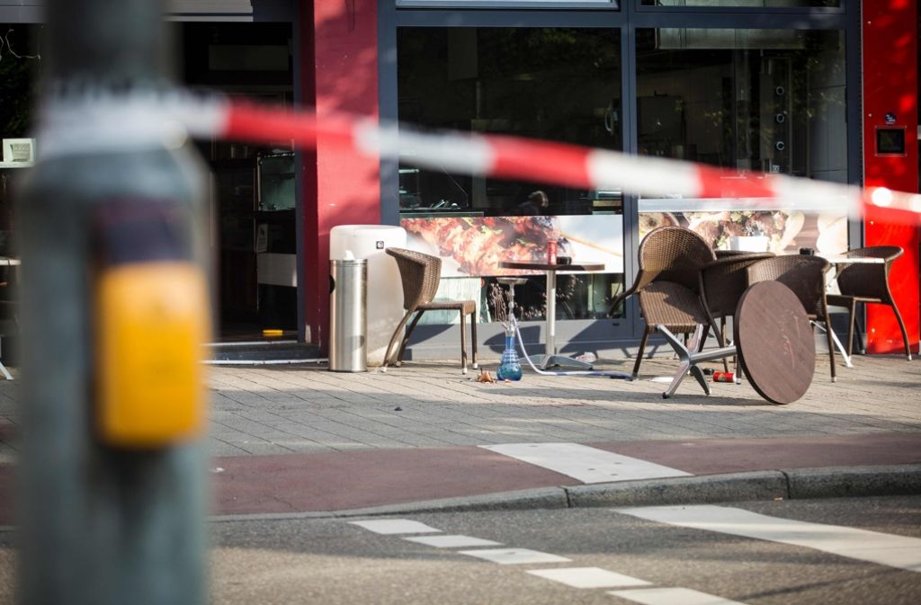 Ein Mann hatte am Sonntag eine Frau in Reutlingen getötet und weitere Personen verletzt.