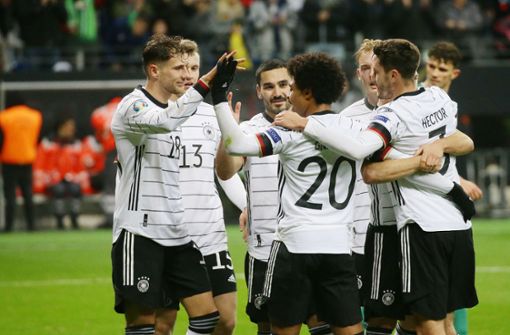 Die deutsche Elf kann sich über einen hohen Sieg gegen Nordirland freuen. Foto: Pressefoto Baumann/Hansjürgen Britsch