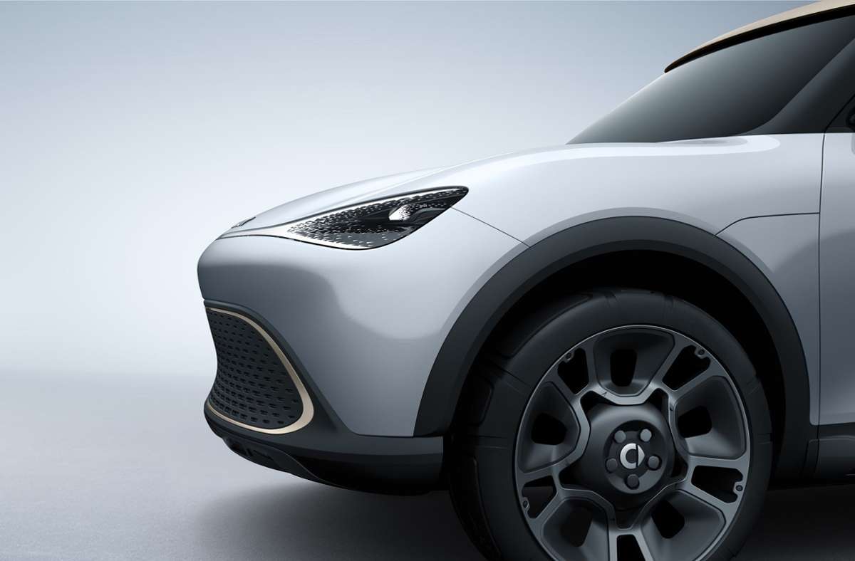 Für das Design des Elektro-SUV ist Mercedes-Benz zuständig, entwickelt und produziert wird das Auto beim Partner Geely in China. Geely ist größter Anteilseigner von Daimler. Zum Imperium des chinesischen Konzerns gehört unter anderem auch Volvo.