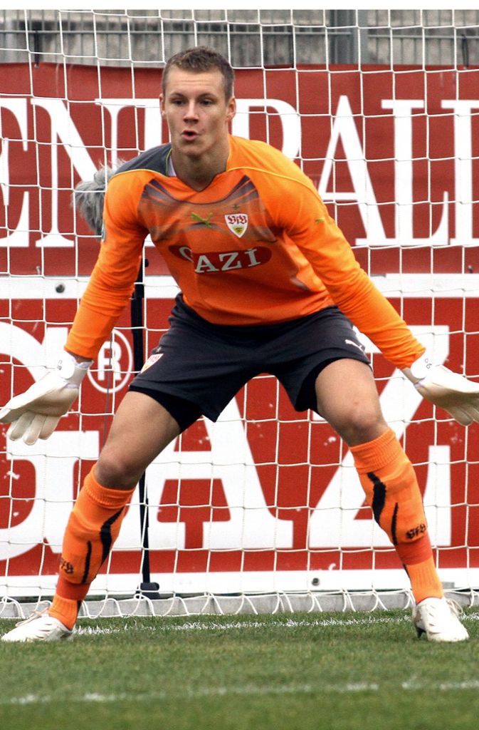 Bernd Leno spielte in der Jugend des VfB Stuttgart, von 2003 bis 2009. Es folgten zwei Jahre in der zweiten Mannschaft des VfB. Er galt als riesiges Talent, der Weg ins Tor der ersten Mannschaft war ihm aber verbaut. Er wechselte deshalb zunächst auf Leihbasis im August 2011 zu Bayer Leverkusen, die aufgrund einer Verletzung von Rene Adler auf der Suche nach einem Keeper waren. Leno glänzte und wurde im Januar 2012 fest verpflichtet, für angeblich zehn Millionen Euro. Nach 233 Spielen für Leverkusen wechselte er zur Saison 2018/2019 in die Premier League.