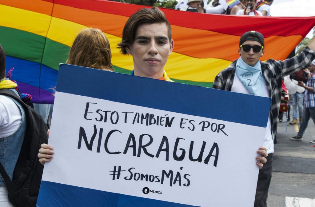„Das ist auch für Nicaragua. Wir sind MEHR“. In Nicaragua gibt es keine gleichgeschlechtliche Ehe, kein Adoptionsrecht für gleichgeschlechtliche Paare und keine legale Anerkennung einer Geschlechtsumwandlung für Transpersonen.