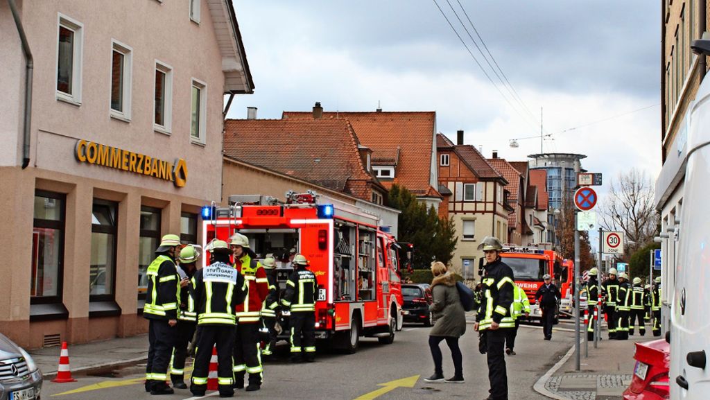 Brand in Stuttgart-Degerloch: Brennende Mülltonne löst Großeinsatz aus