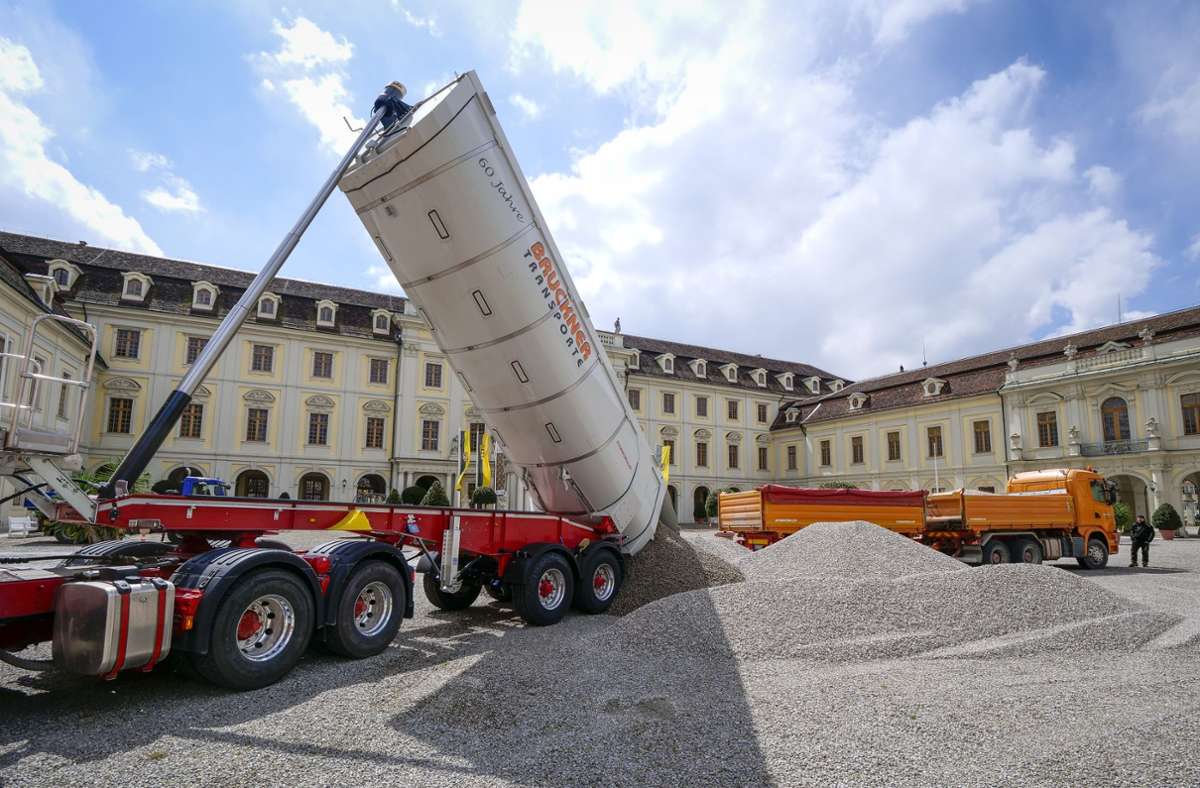 Der Schlosshof in Ludwigsburg bekommt einen neuen Belag.