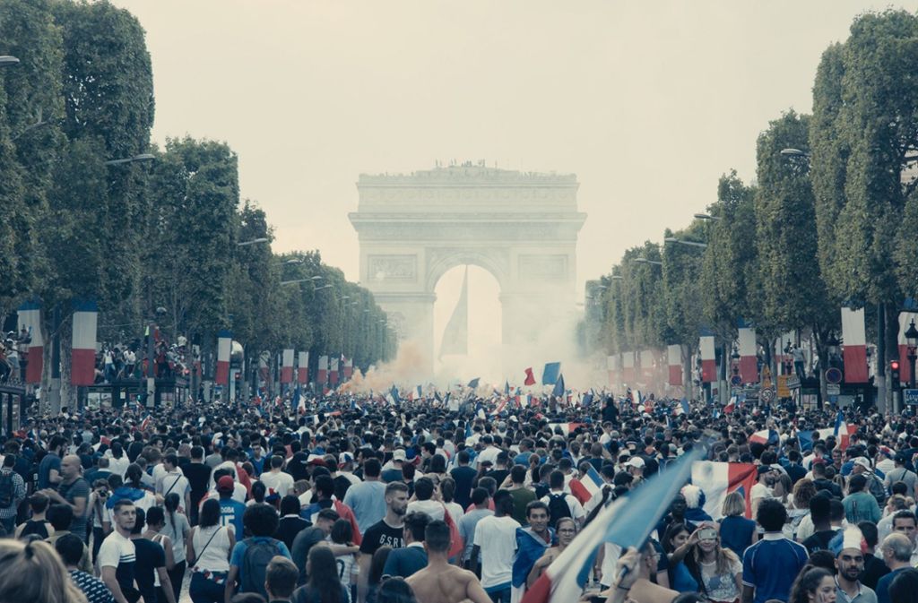 Zum Fußball kommen die Unterprivilegierten aus den Vorstädten ausnahmsweise in die schicke Pariser Innenstadt