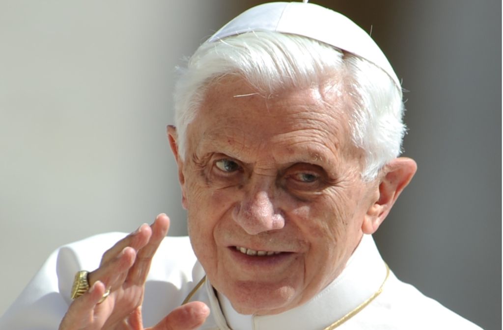 2012: Derselbe Mann 38 Jahre später als Papst Benedikt XVI.