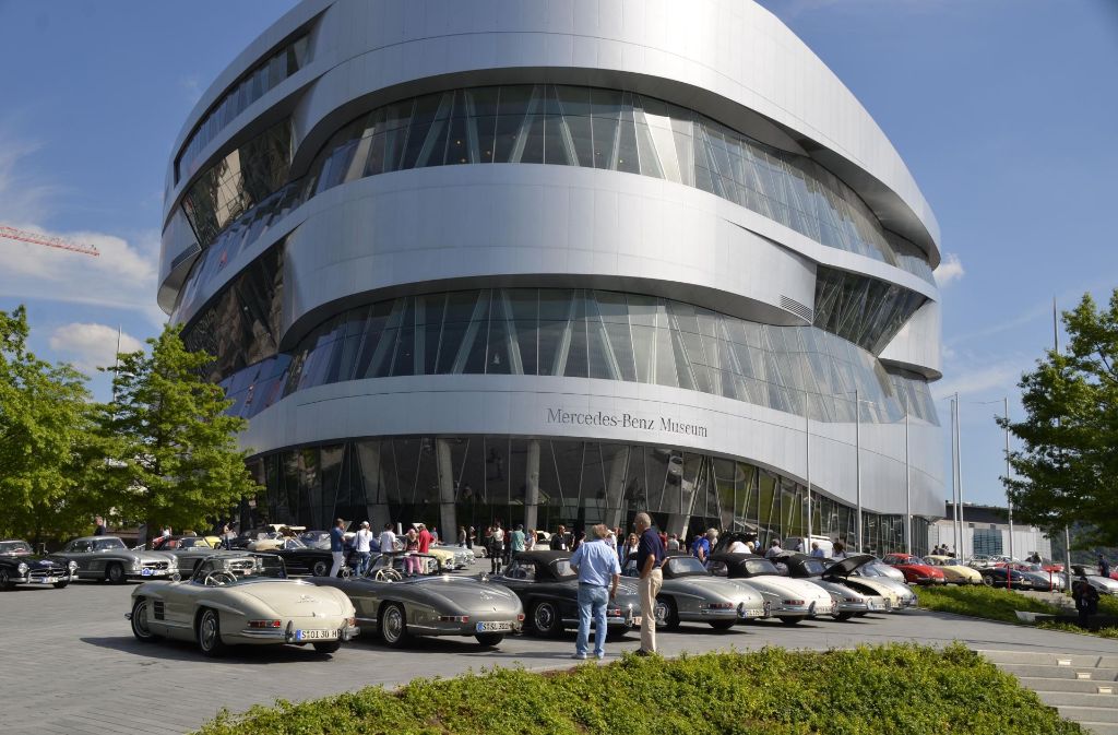 Beim Jahrestreffen des Mercedes Benz 300 SL Clubs präsentieren die Mitglieder ihre Traumwagen.
