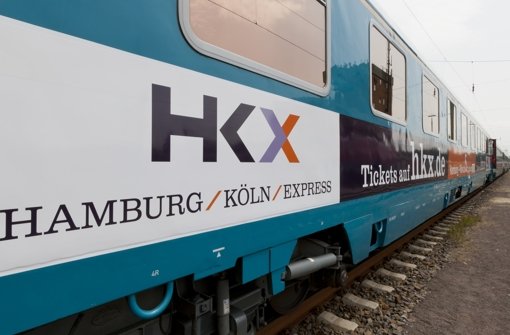 Vor drei Jahren half Derek Ladewig den privaten Hamburg-Köln-Express aufs Gleis zu setzen. Nun will der Unternehmer einen Zug zwischen Stuttgart und Berlin betreiben. Foto: HKX
