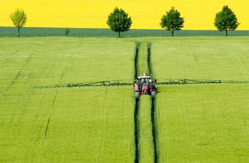 Die EU will den Einsatz von Pestiziden in Zukunft drastisch reduzieren. Dagegen stemmen sich aber nicht nur viele Bauern, sondern auch die konservativen Parteien im Europaparlament. Foto: dpa/Julian Stratenschulte