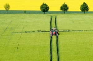 Die EU will den Einsatz von Pestiziden in Zukunft drastisch reduzieren. Dagegen stemmen sich aber nicht nur viele Bauern, sondern auch die konservativen Parteien im Europaparlament. Foto: dpa/Julian Stratenschulte