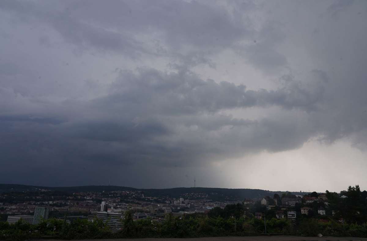 Gewitterwolken am Himmel über Stuttgart