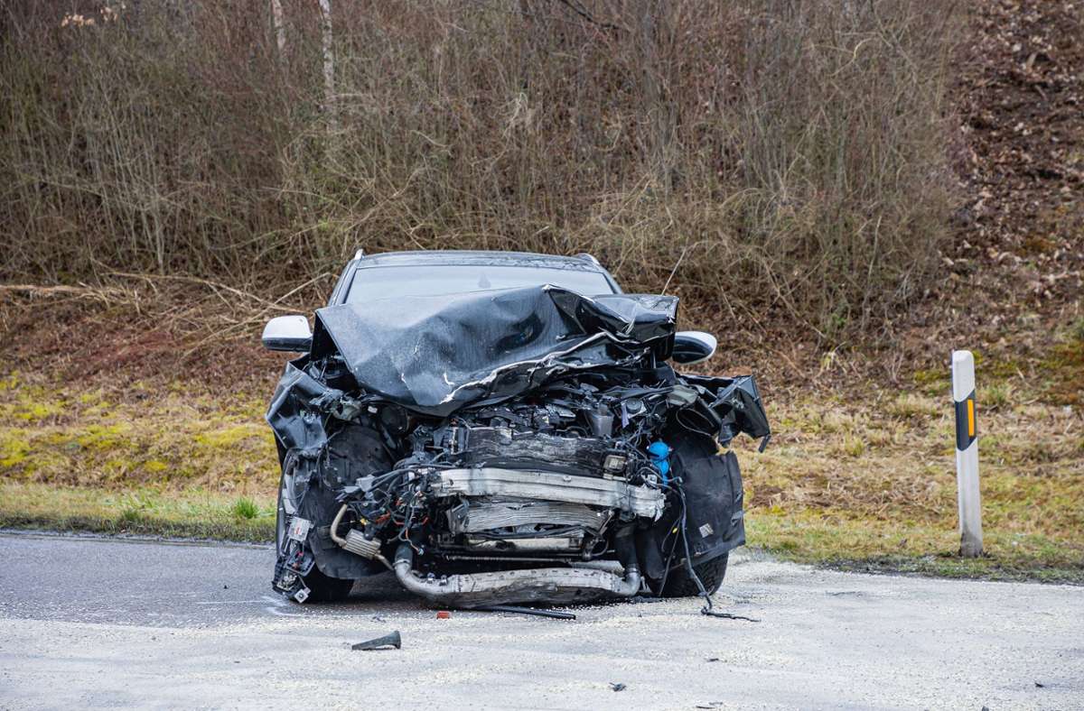 Nach einem schweren Unfall im Landkreis Ludwigsburg ist eine 74-Jährige gestorben.