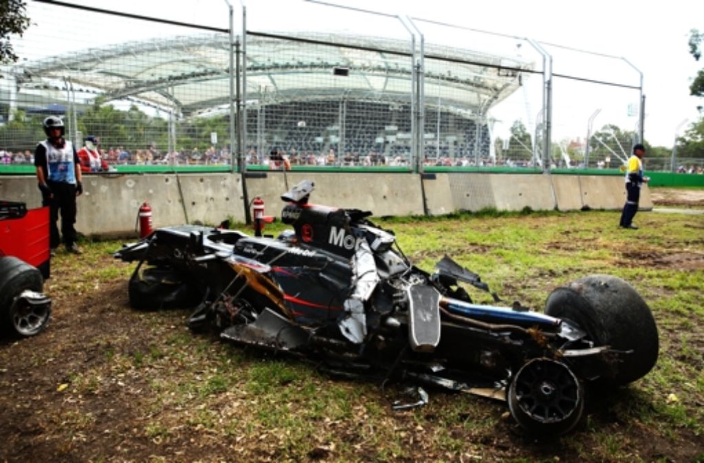 Alonsos Rennwagen wurde bei dem Zusammenprall komplett zerstört.