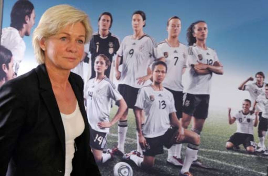 Bundestrainerin Silvia Neid hat ihre Rücktrittsgedanken zurückgestellt und will die Fußballfrauen bis 2016 weiterbetreuen.