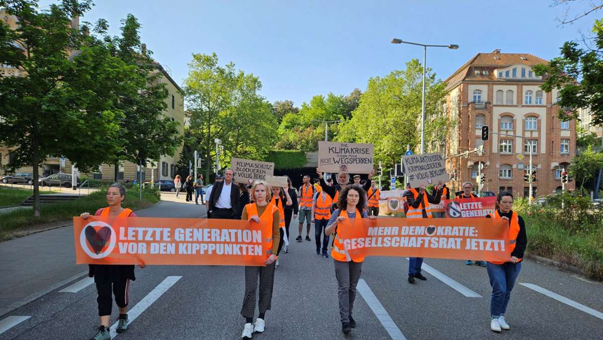 Letzte Generation in Stuttgart: Warum der Protestmarsch keine Strafen nach sich zieht