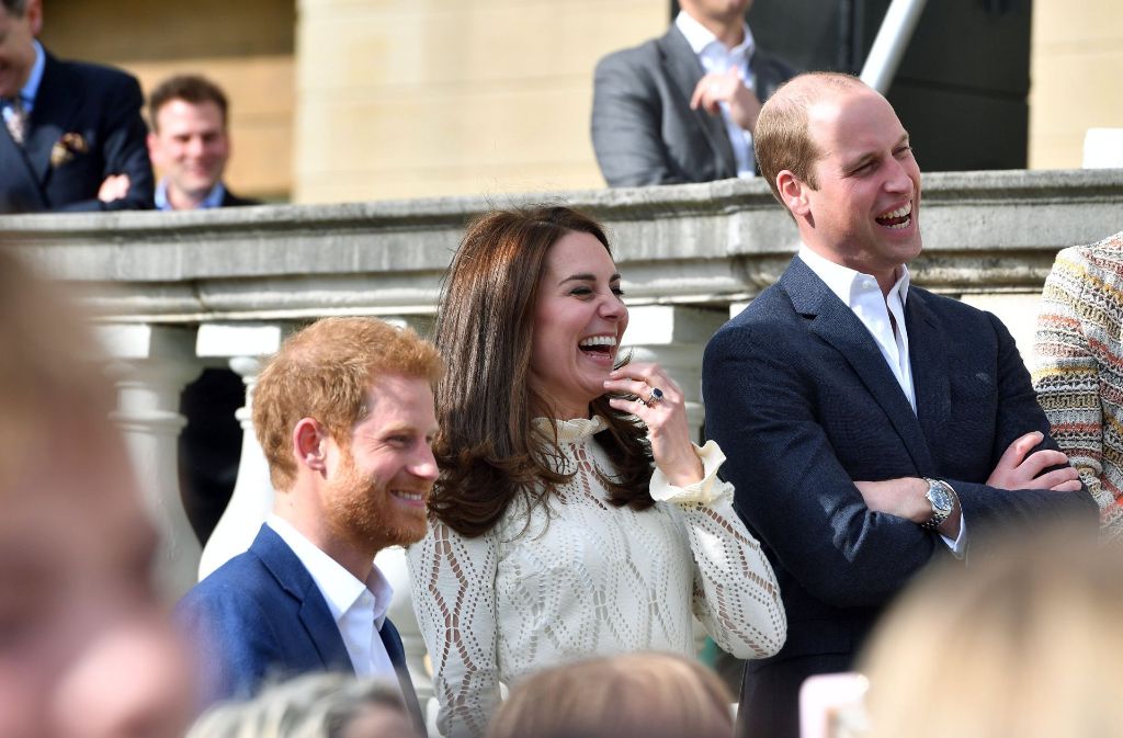 Die britischen Royals, Prinz William (rechts), seine Frau Kate und sein Bruder Prinz Harry, ...