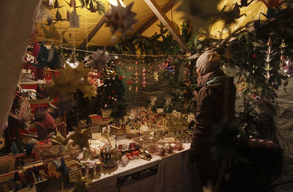 Geschenke und allerhand Leckeres gibt es an den 55 Ständen des Renninger Weihnachtsmarkts, der pünktlich zum Adventswochenende am 8. und 9. Dezember auf dem Kirchplatz aufgebaut wird.