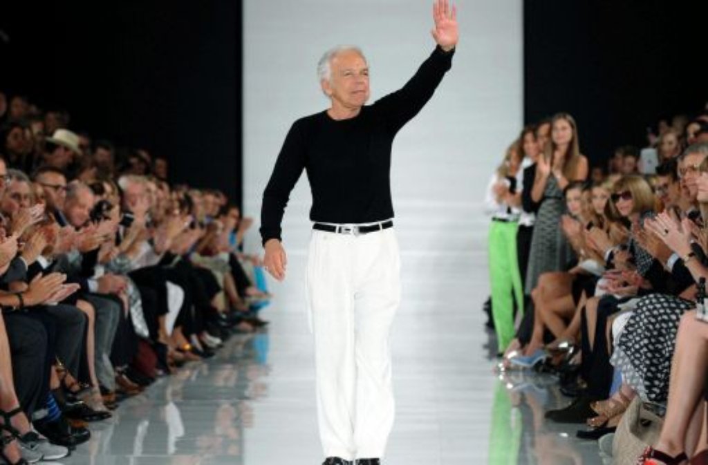 Ralph Lauren schickt seine Models in klassischem Schwarz und Weiß oder in knalligen Farben über den Laufsteg.