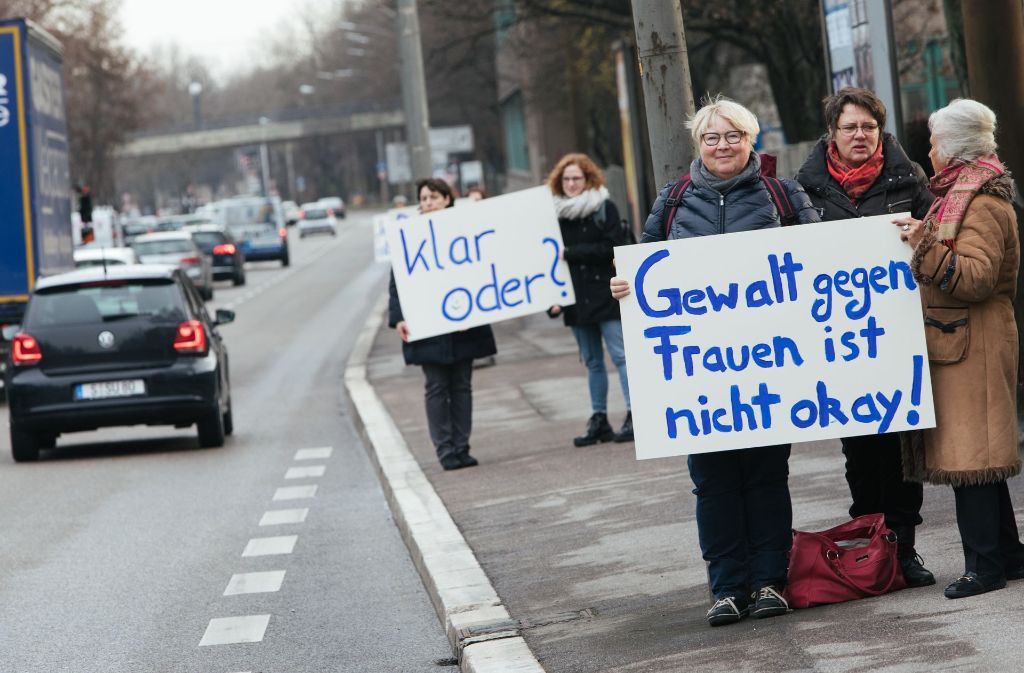 Auch in Stuttgart demonstrieren Frauen für mehr Gleichberechtigung und gegen Gewalt.