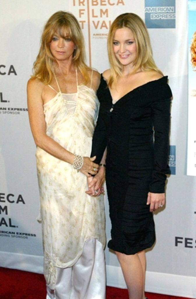 Tochter Kate Hudson (rechts) ist in die Fußstapfen ihrer Mutter Goldie Hawn getreten. Die beiden könnten vom Aussehen fast schon Schwestern sein.