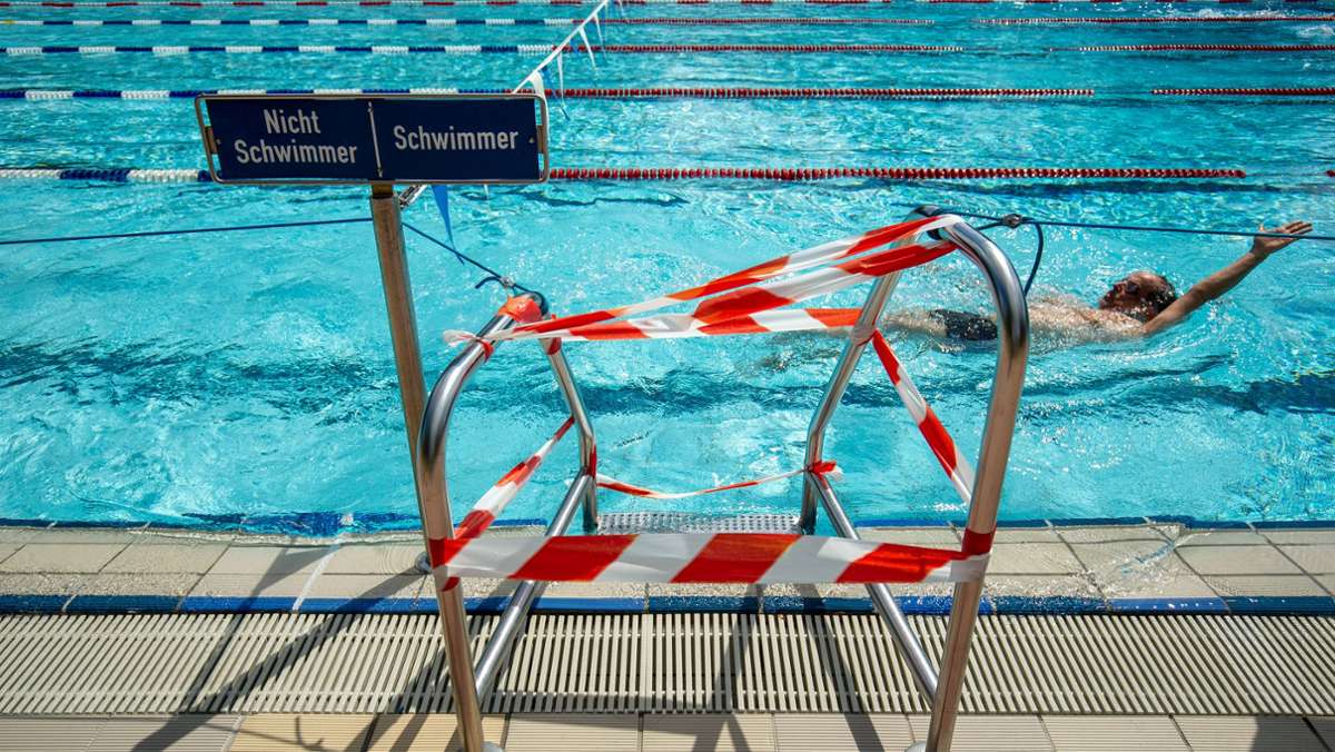  Gute Nachrichten für Schwimmer: Von Samstag an erhöhen sich die Chancen auf einen Platz im Freibad, weil die Kontingente erhöht werden. Das Mineralbad Leuze öffnet pünktlich zu den Sommerferien – die Sauna bleibt zu. 
