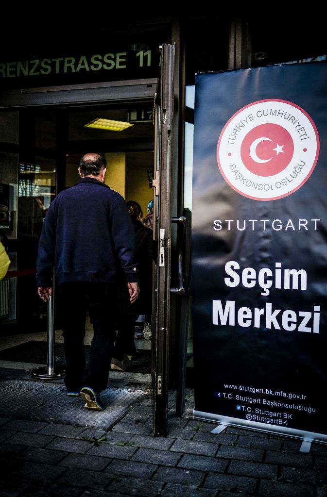 In Stuttgart und in anderen deutschen und europäischen Städten hat am Montag die Abstimmung über das türkische Verfassungreferendum. begonnen.